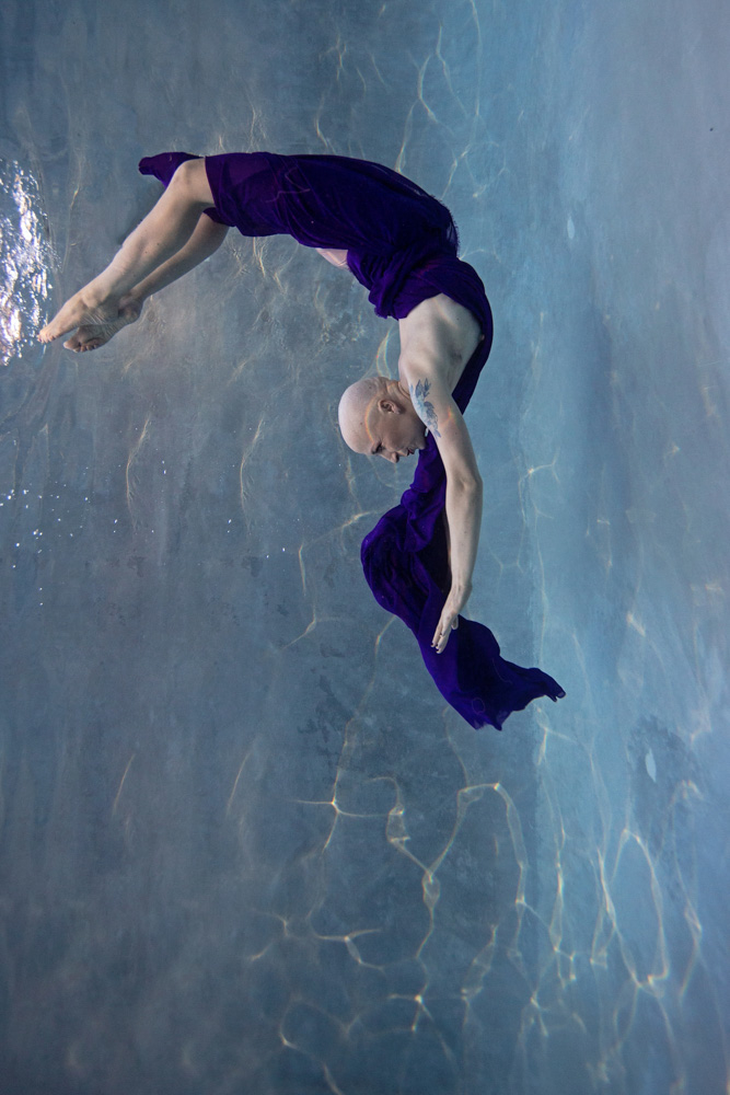 Margot_Dumas_Artiste_Maquilleuse_shooting_underwater