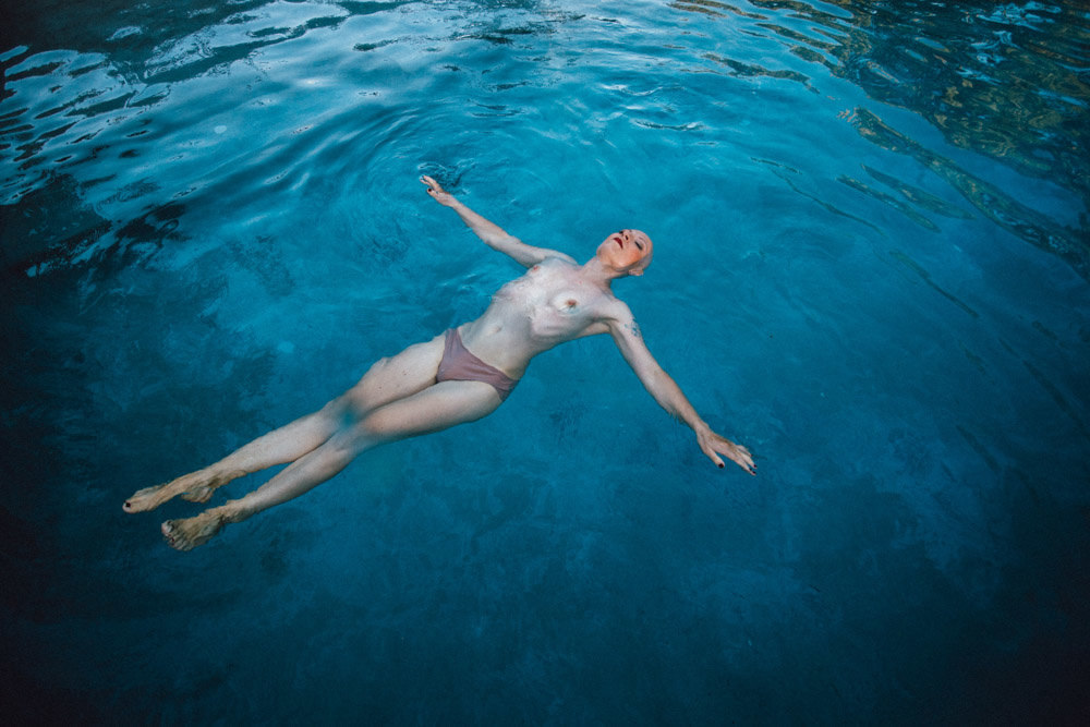 Margot_Dumas_Artiste_Maquilleuse_shooting_underwater